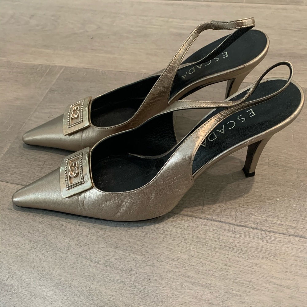 Escada closed toe pumps